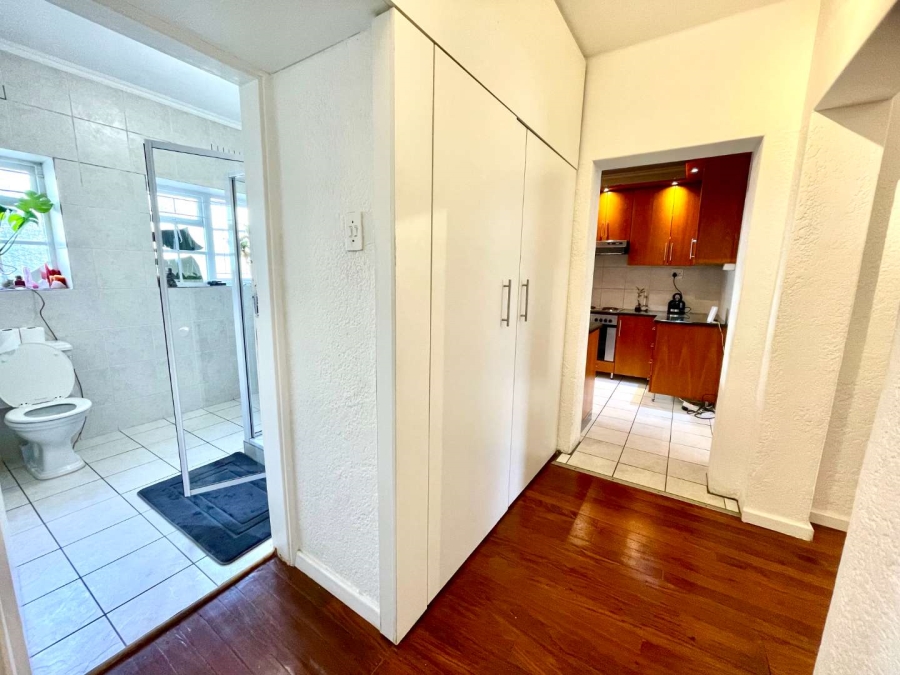 1 Bedroom Property for Sale in Oranjezicht Western Cape